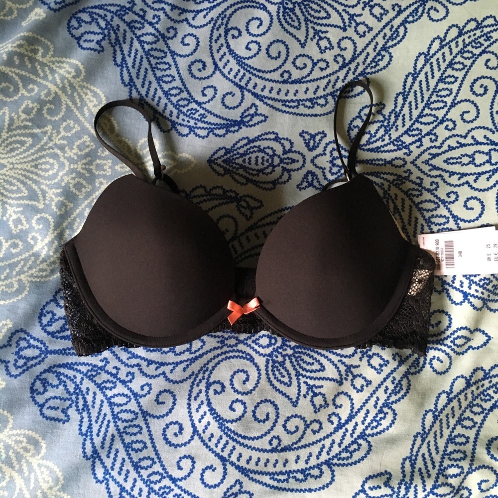 Gilly Hicks (Hollister): Push-up plunge bra